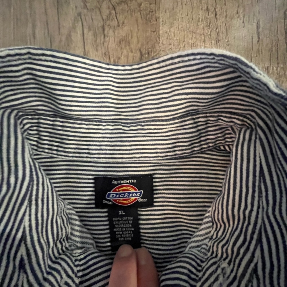 Dickies Men’s Navy and White Stripe Short Sleeve Button-Front Shirt XL - Picture 2 of 4